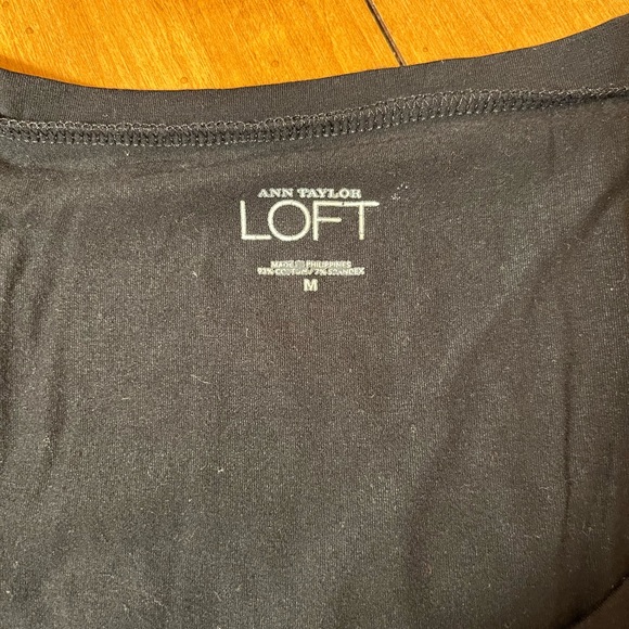 Loft - Short Sleeve Scoop Neck Tee - Black - Size Medium - EUC - Picture 2 of 2